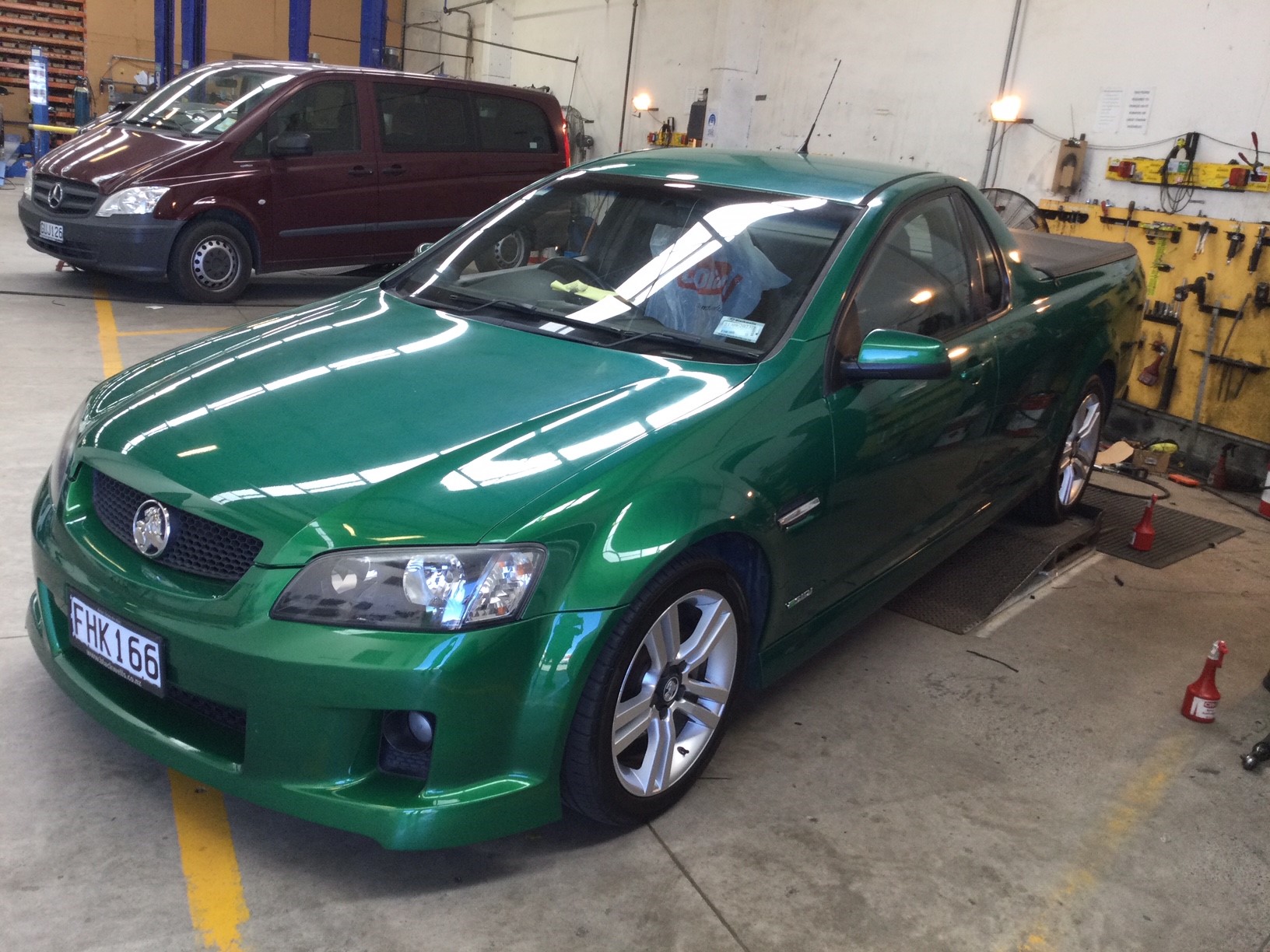 HOLDEN COMMODORE